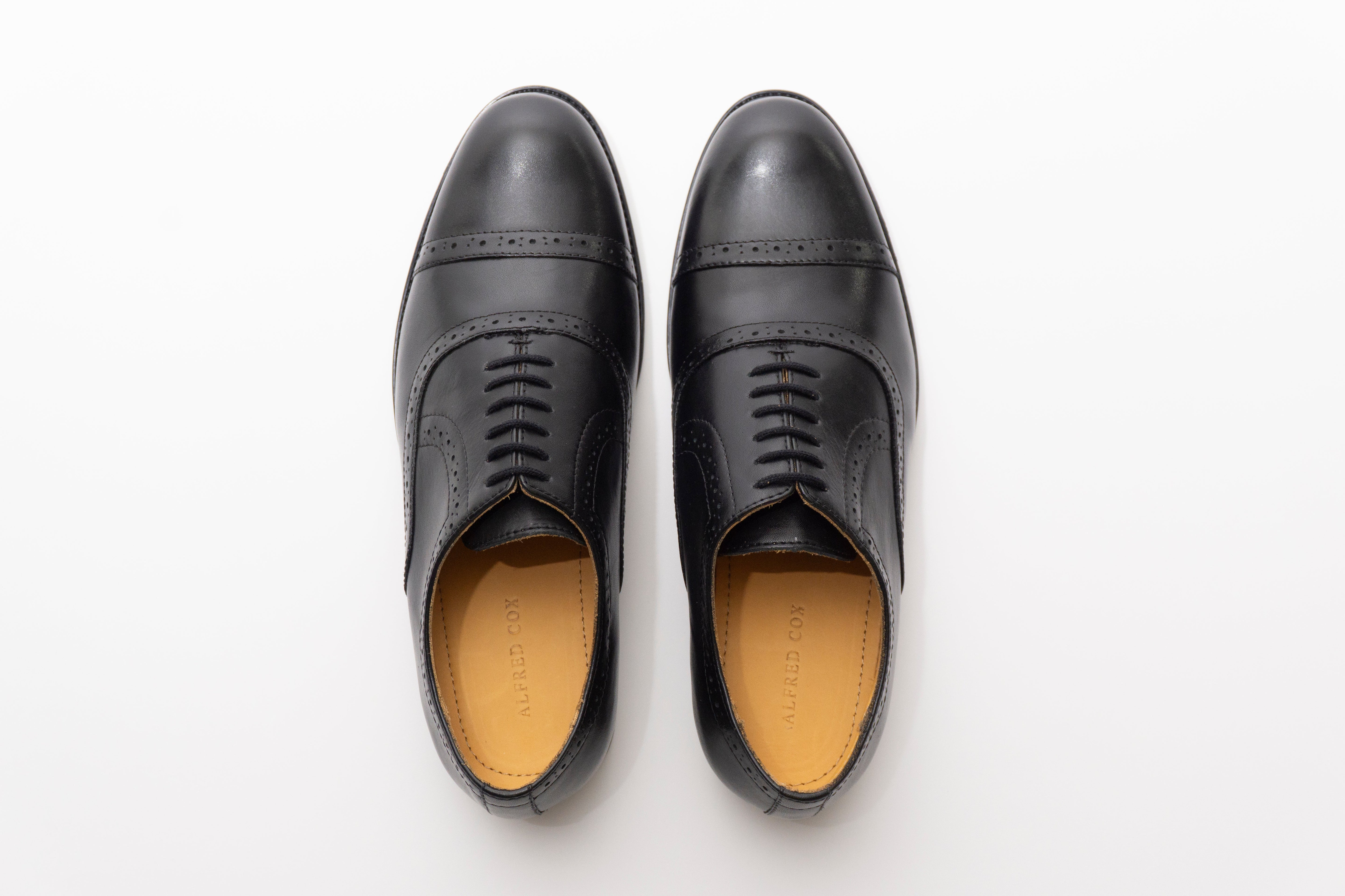 Round toe Oxford Quarter Brogue Black